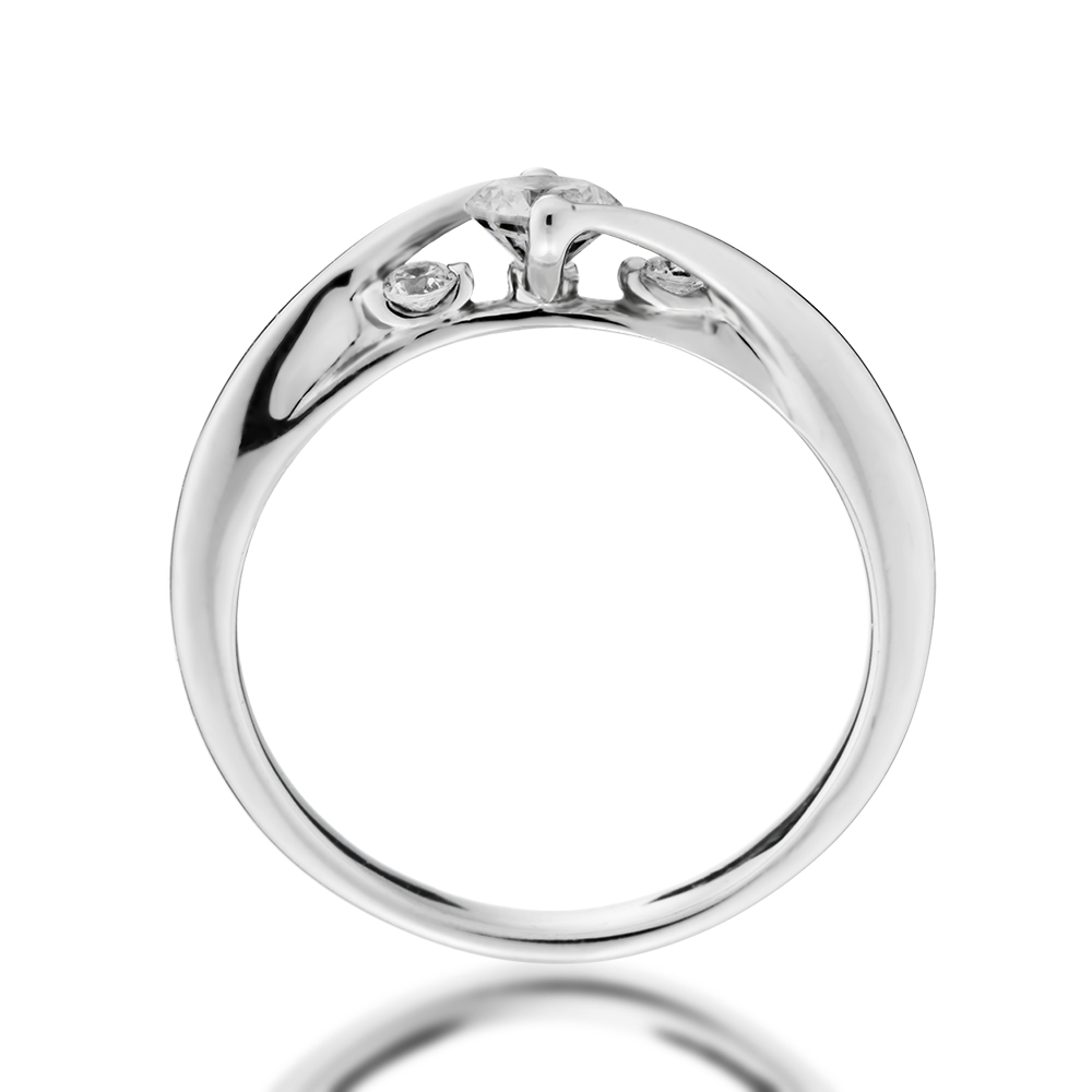 婚約指輪 ウェーブのアームと爪が一体となってダイヤを包み込む立体フォルムのリング 福岡の婚約指輪 結婚指輪 宝石 時計いのうえ