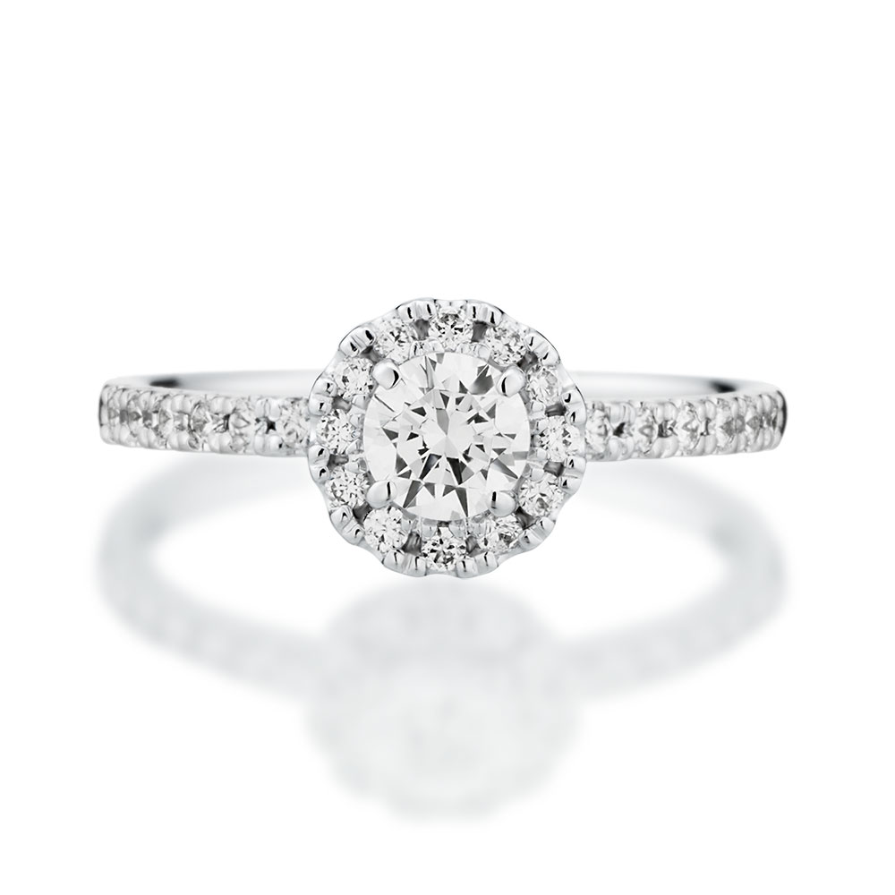 婚約指輪 中央のダイヤの周りをメレダイヤが取り巻く贅沢で華やかなヘイロースタイル 福岡の婚約指輪 結婚指輪 宝石 時計いのうえ