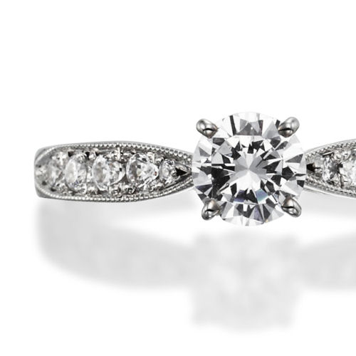 婚約指輪:職人技が光るミルグレインが美しいクラシックなエタニティリング