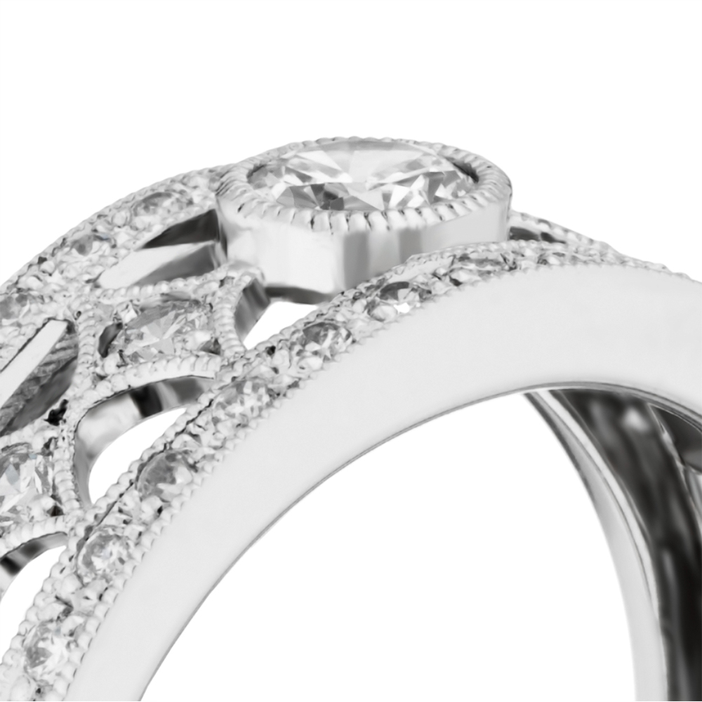 婚約指輪-ミル打ちと透かしがおりなす高貴な雰囲気が漂うアンティーク