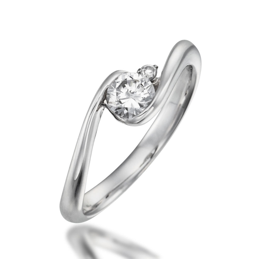 婚約指輪 手と手を合わせたように真ん中のダイヤモンドを守るように包み込んだリング 福岡の婚約指輪 結婚指輪 宝石 時計いのうえ